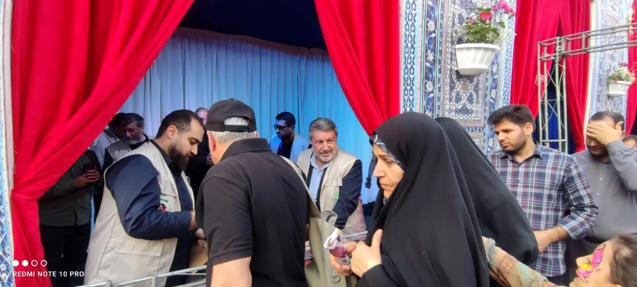 الیاس حضرتی در موکب اهالی رسانه امام‌رضایی