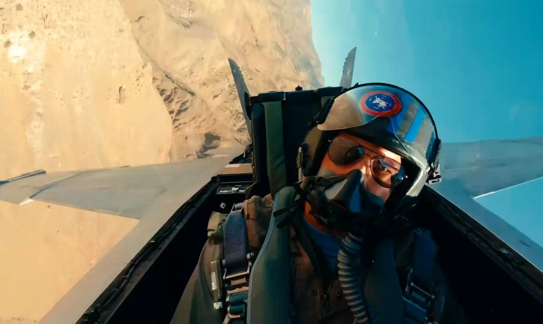 وزیر جنگ آمریکا با خلبان جنگنده‌ها پرواز کرد