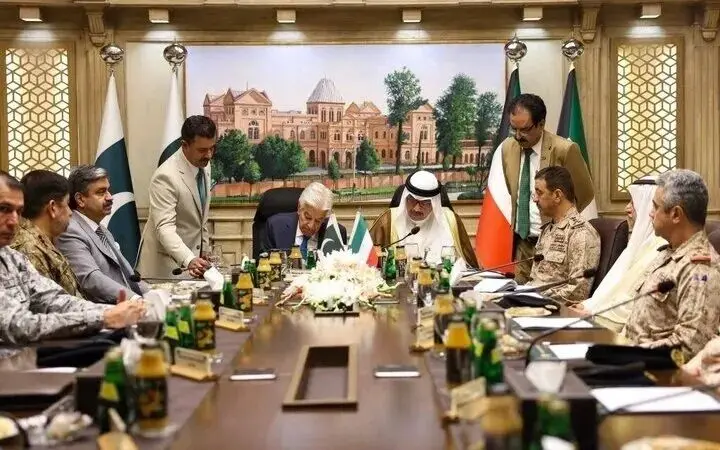پاکستان و کویت توافقنامه همکاری دفاعی امضا کردند