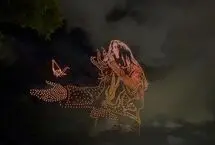ادای احترام به یک بازیگر و خواننده با نمایش پهپادها
