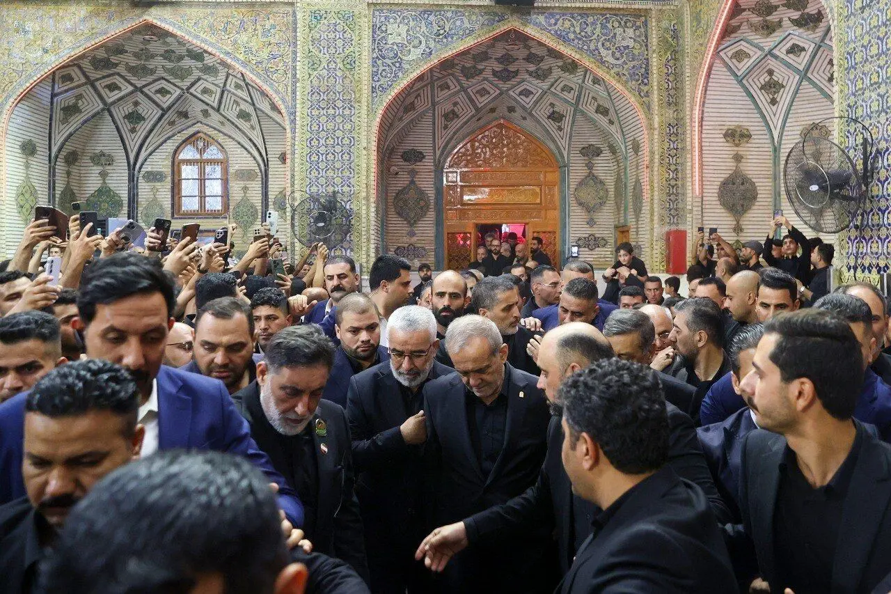 واکنش زائران عراقی به حضور پزشکیان در حرم امیرالموئمنین (ع)