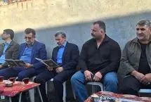 ژست‌های خاص احمدی‌نژاد در مراسم ختم خواهر مشایی