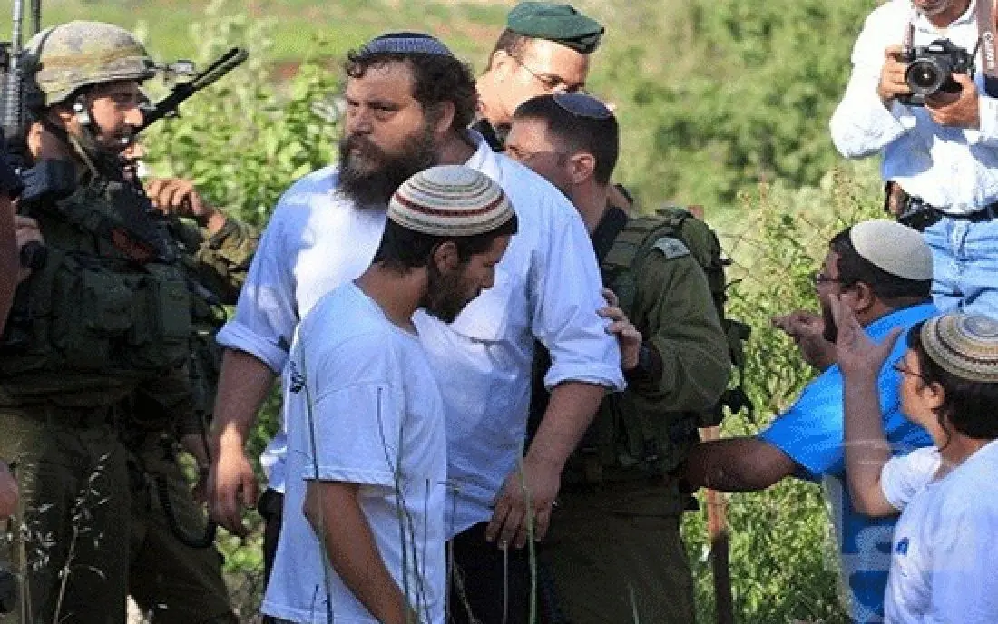ببینید؛ حمله شهرک‌نشینان صهیونیست به زنان فلسطینی  