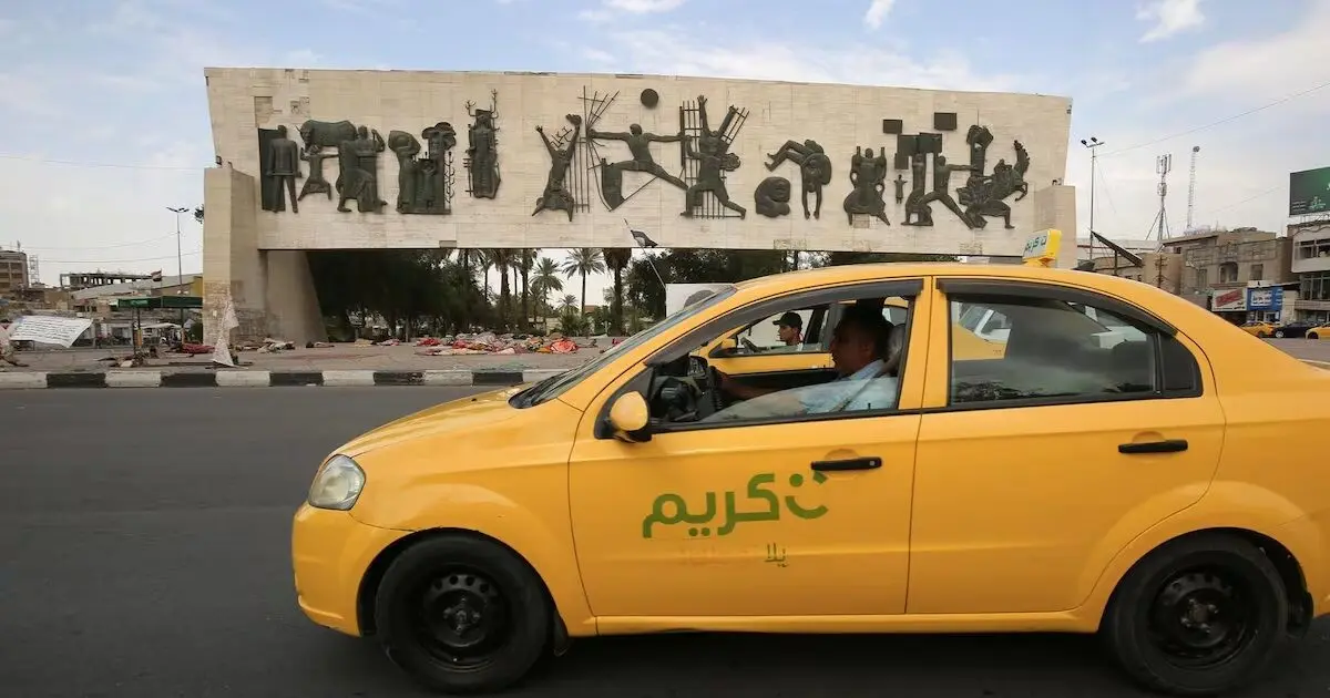 لحظات دلخراش گیر کردن دست دختر میان درِ خودرو 