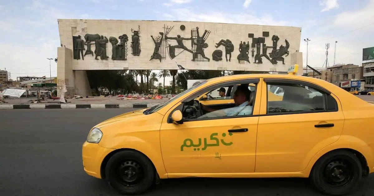 لحظات دلخراش گیر کردن دست دختر میان درِ خودرو 