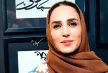 ژست هنری «سوگل طهماسبی» در مراسم رونمایی از یک کتاب