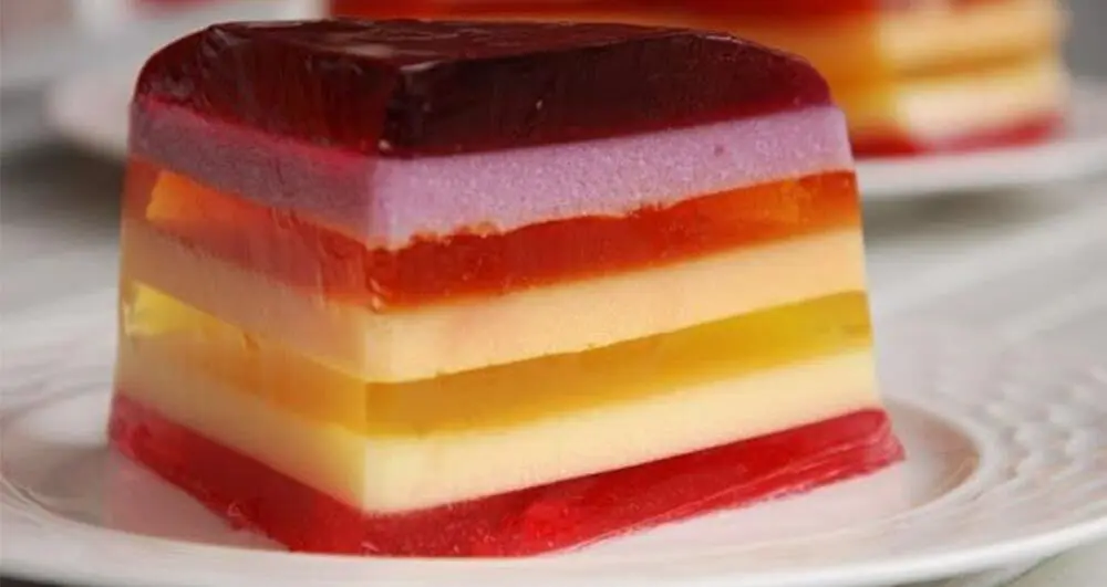 آیا مصرف ژله باعث چاقی صورت می‌شود؟
