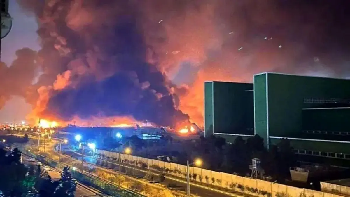 زمین‌گیر شدن 40 هواپیمای مسافری در جنگ 40 روزه