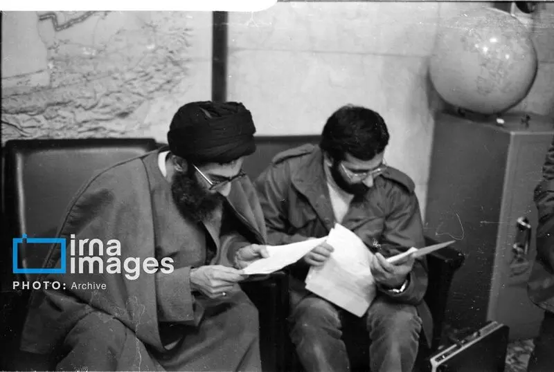 عکسی از جوانی‌های شهید کمال خرازی و حدادعادل در ورزشگاه آزادی/ تصاویری از دیپلمات شهید در کنار امام، رهبر شهید انقلاب، محسن رضایی و صیاد شیرازی