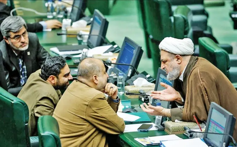 آپدیت چراغ خاموش طرح صیانت؛ از اینترنت طبقاتی تا ردپای حمید رسایی
