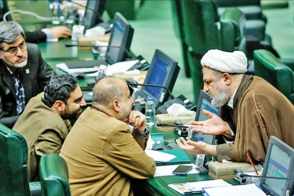 آپدیت چراغ خاموش طرح صیانت؛ از اینترنت طبقاتی تا ردپای حمید رسایی
