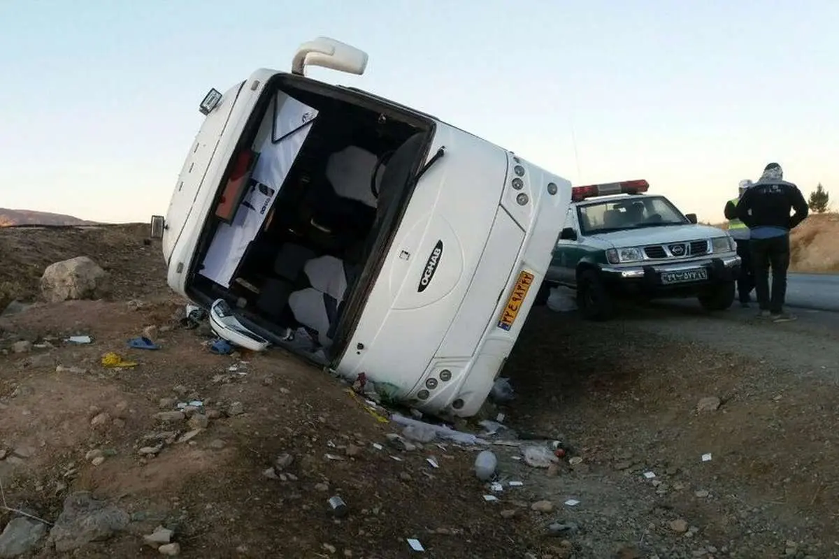 واژگونی اتوبوس در کرمانشاه/ ۲۵ نفر مصدوم شدند

