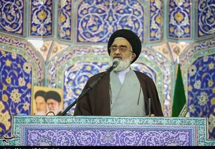 امام جمعه قم: ایران هرگونه تجاوز نظامی را با درگیر کردن کل منطقه پاسخ خواهد داد