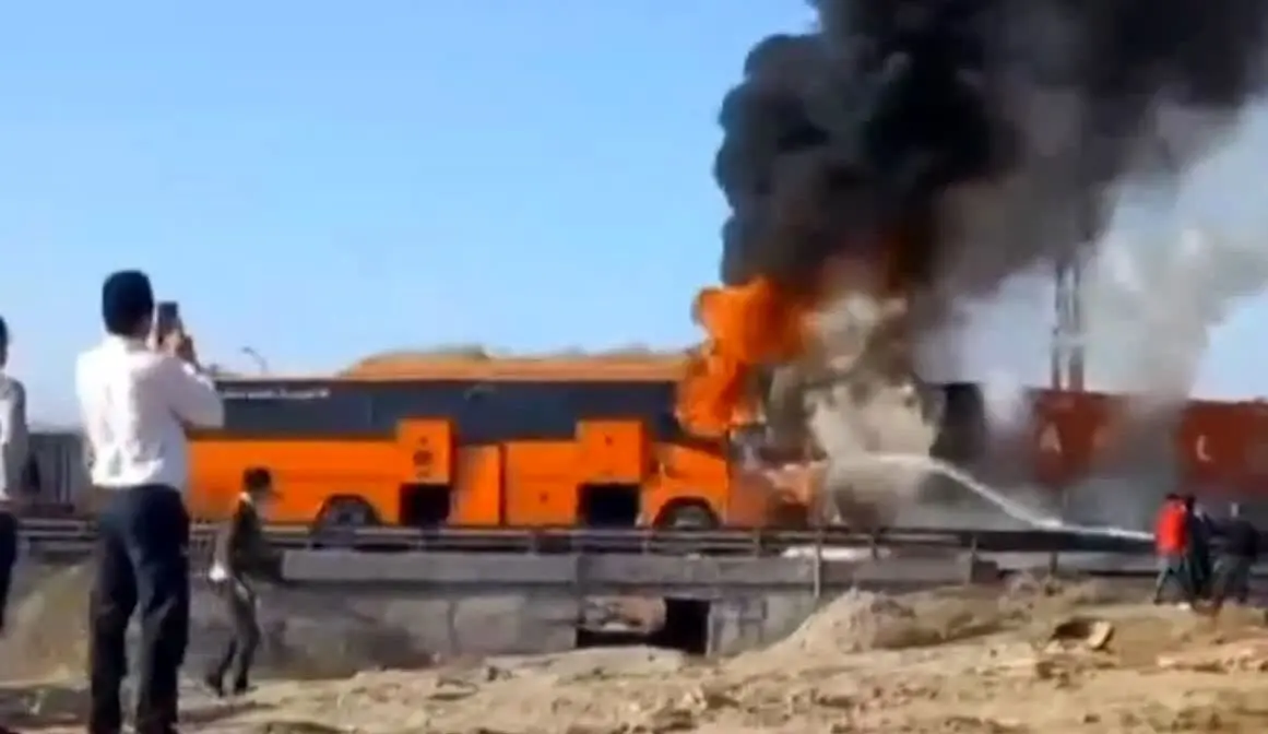 برخورد زنجیره‌ای خودروها در یزد/ ۳ نفر کشته شدند