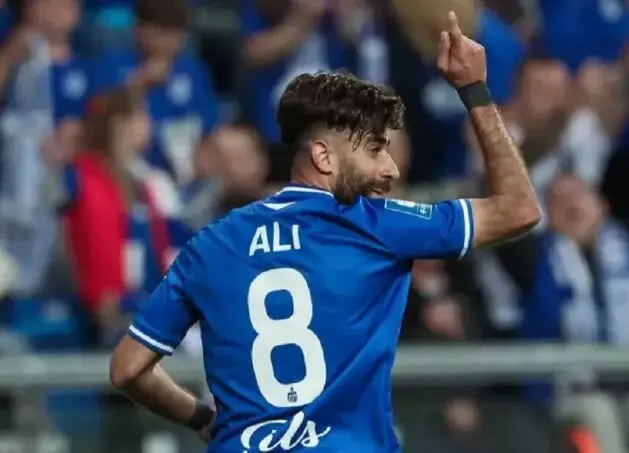 زنوزی به دنبال لژیونر پرسپولیسی