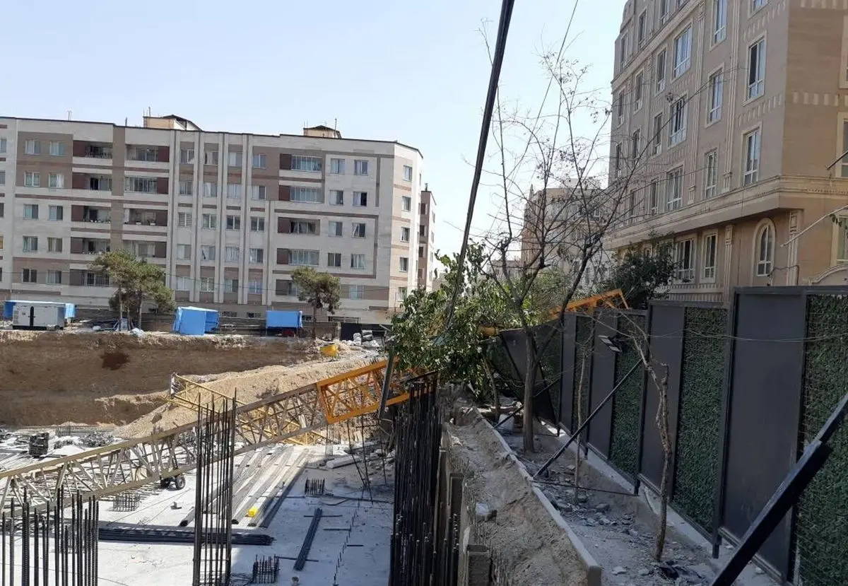 جزئیات سقوط جرثقیل از یک ساختمان ۵ طبقه در تهران