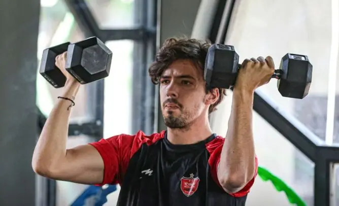ابهام در حضور دو ستاره پرسپولیس در دربی