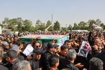  تصاویر سردار فدوی و حسین طائب در تشییع شهید حاجی‌زاده
