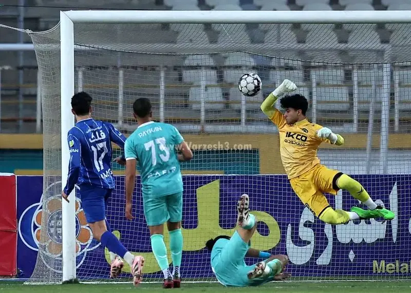 کارشناسی داوری صحنه‌های مشکوک بازی پیکان-استقلال؛ پنالتی بود؟!