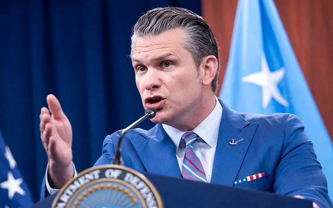 وزیر جنگ آمریکا: آماده‌ایم تا آنچه رئیس‌جمهور از وزارت جنگ انتظار دارد را برآورده کنیم
