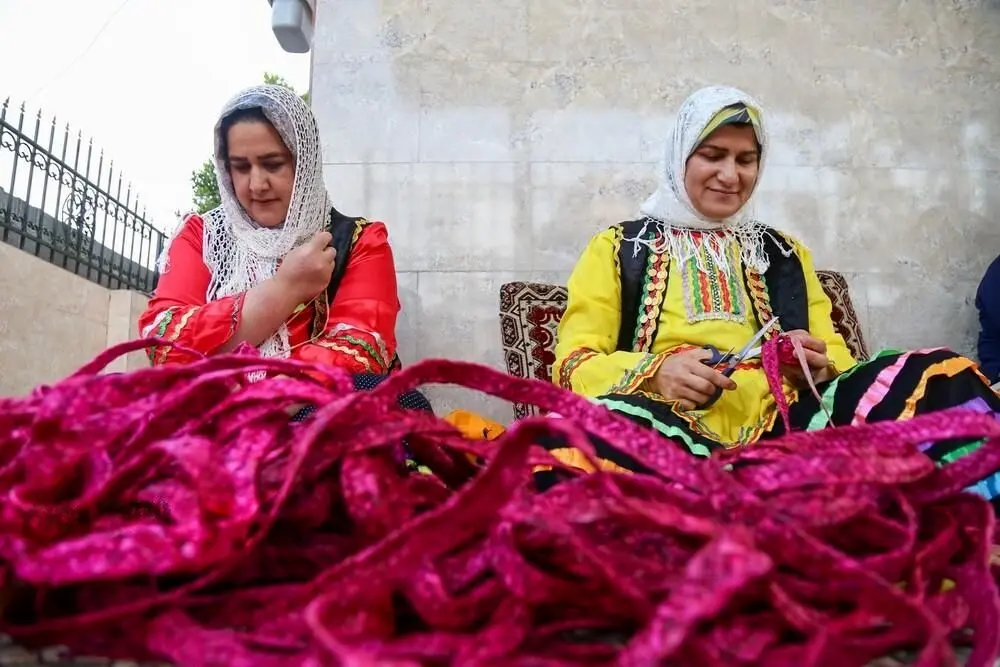 تصاویر؛ جادوی «لی» در دستان زنان گیلان