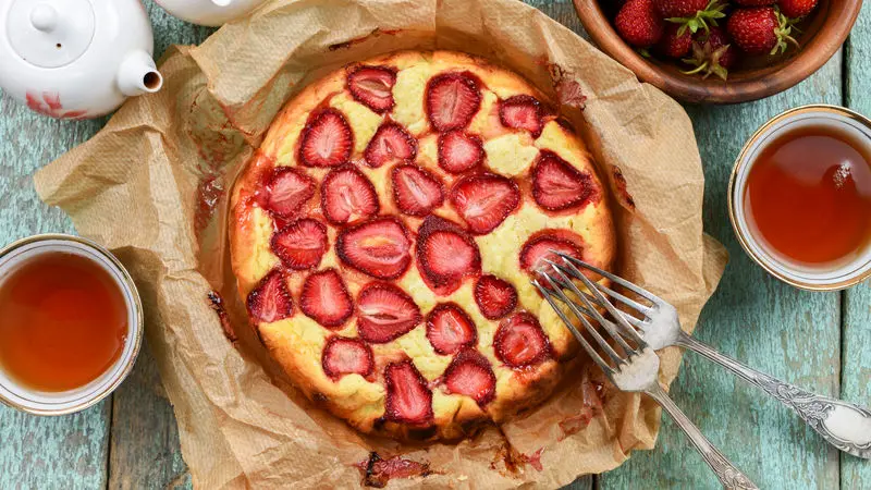 strawberry-cake-web-e1528310796304-scaled