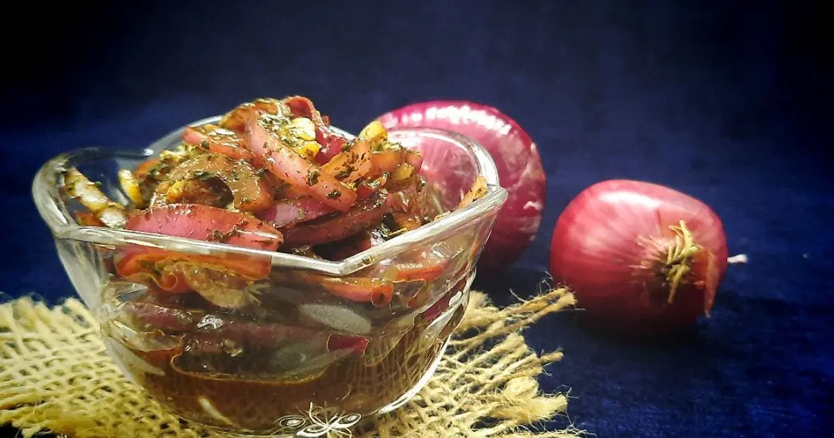 طرز تهیه پیاز پرورده؛ چاشنی بی‌نظیر کباب و کتلت 