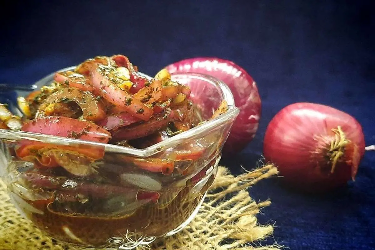طرز تهیه پیاز پرورده؛ چاشنی بینظیر کباب و کتلت