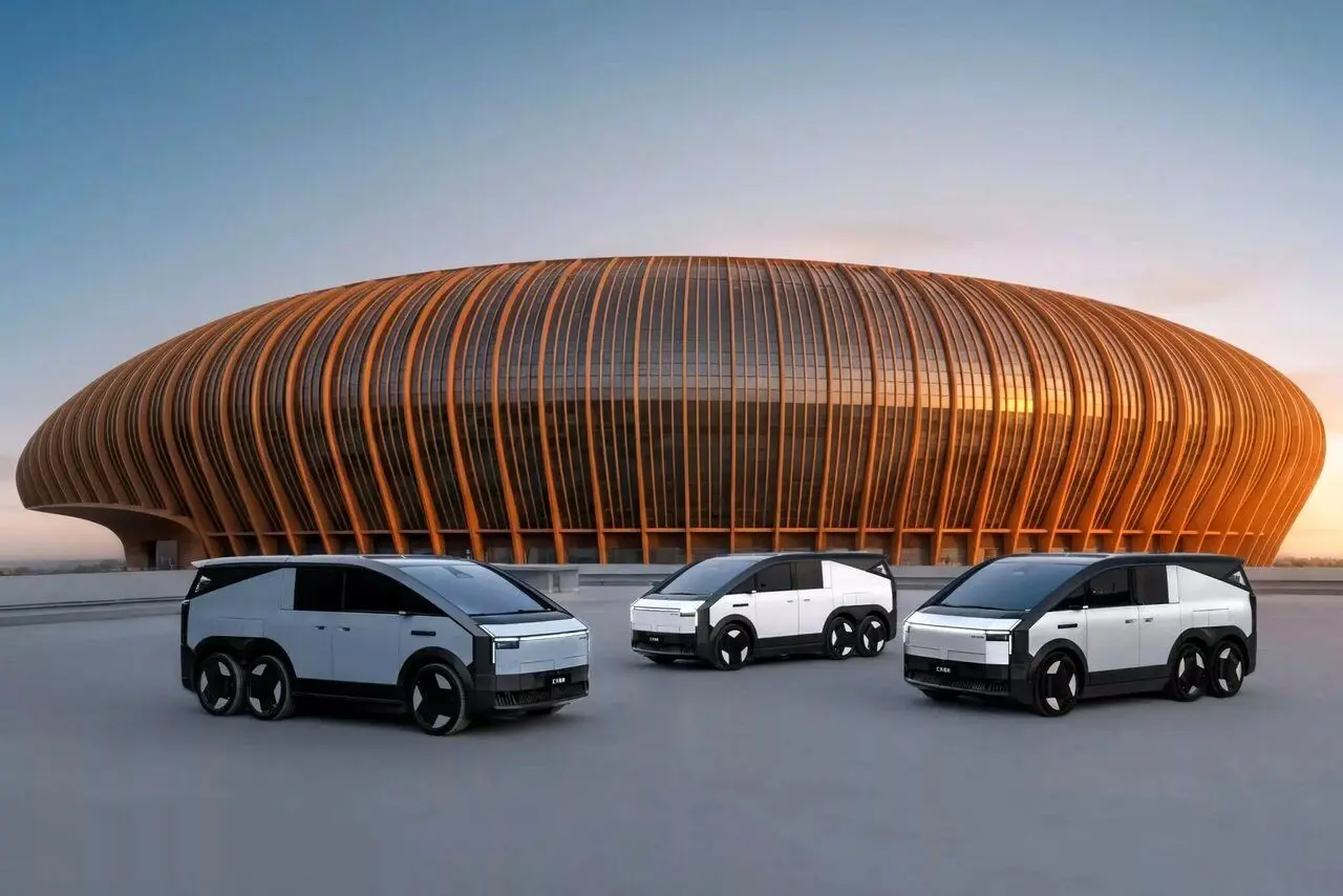 ناو هواپیمابر روی آسفالت!