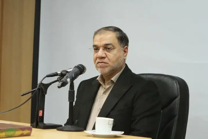 عضو دفتر رهبری به ظریف طعنه زد: جای تعجب و تأسف/ مردم و قدرت دفاعی لازم و ملزوم یکدیگرند