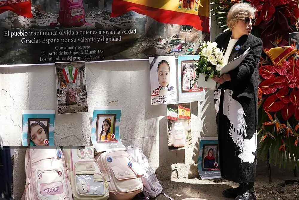 تصاویر؛ تجمع مردم تهران مقابل سفارت اسپانیا