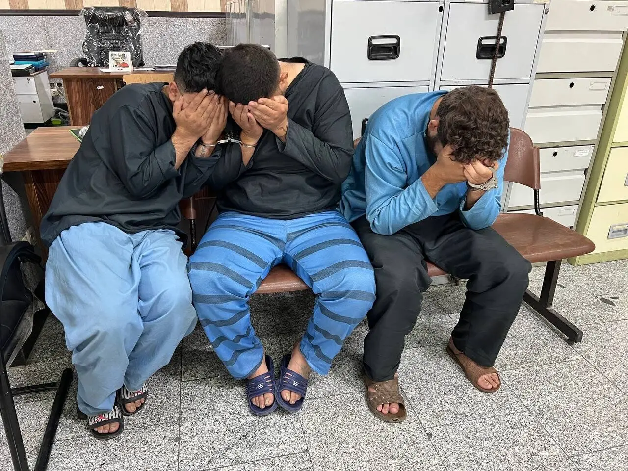  بازسازی صحنه سرقت مسلحانه از طلافروشی‌های درگهان قشم