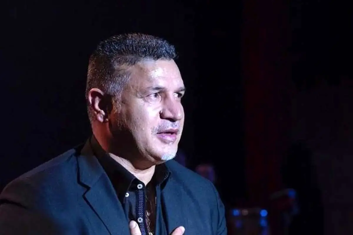 تصویر؛ مخدوش کردن عکس علی دایی در میدان آزادی