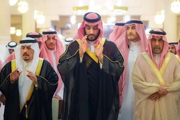 ببینید؛ محمد بن سلمان بر پیکر مفتی اعظم نماز خواند