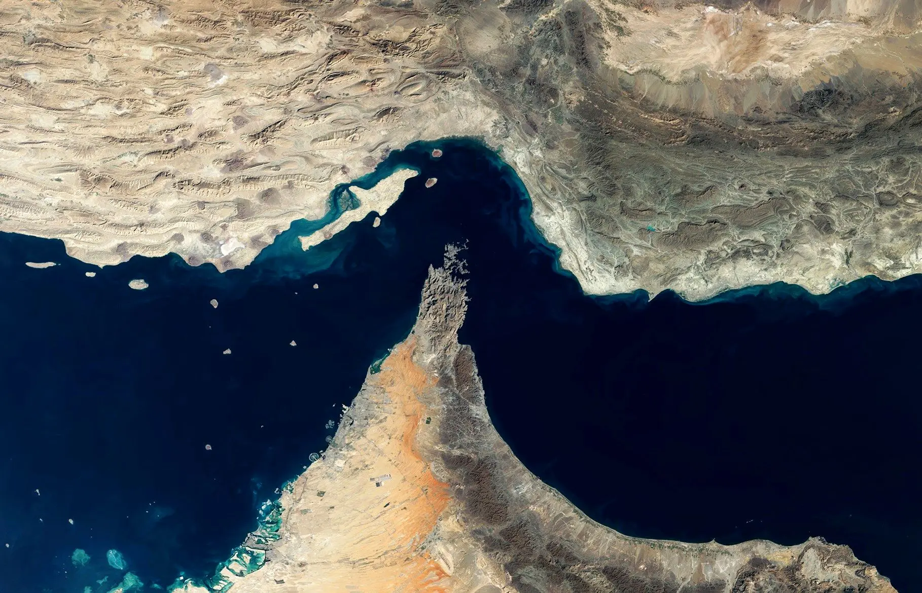 تحلیل یک دیپلمات پیشین: ۲ تا۳ سال طول می‌کشد تنگه هرمز به شرایط قبل بازگردد 