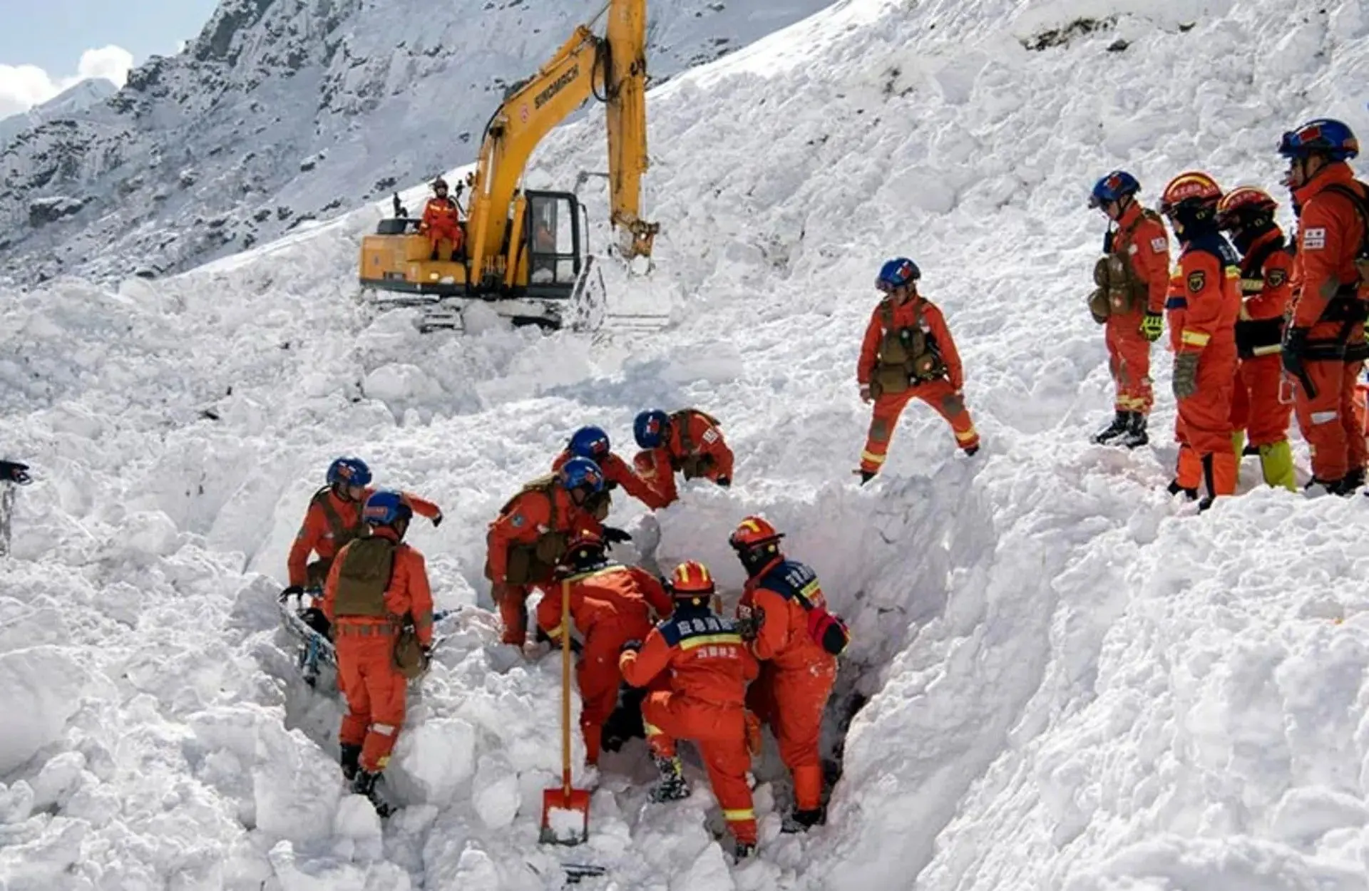 مفقود شدن ۳ نفر بر اثر ریزش بهمن در این استان