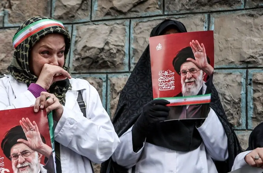 تصاویر؛ تجمع اعتراضی کادر درمان مقابل بیمارستان گاندی