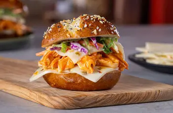 چیکن اسلایدر؛ ساندویچ مرغ خوشمزه و کشدار 

