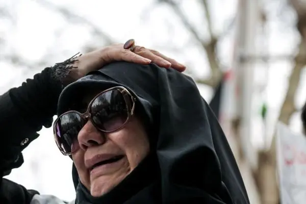 تصاویر؛ زنان کفن‌پوش مشهد