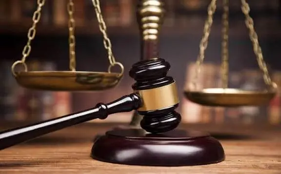 شاید کمی تامل و البته انصاف 