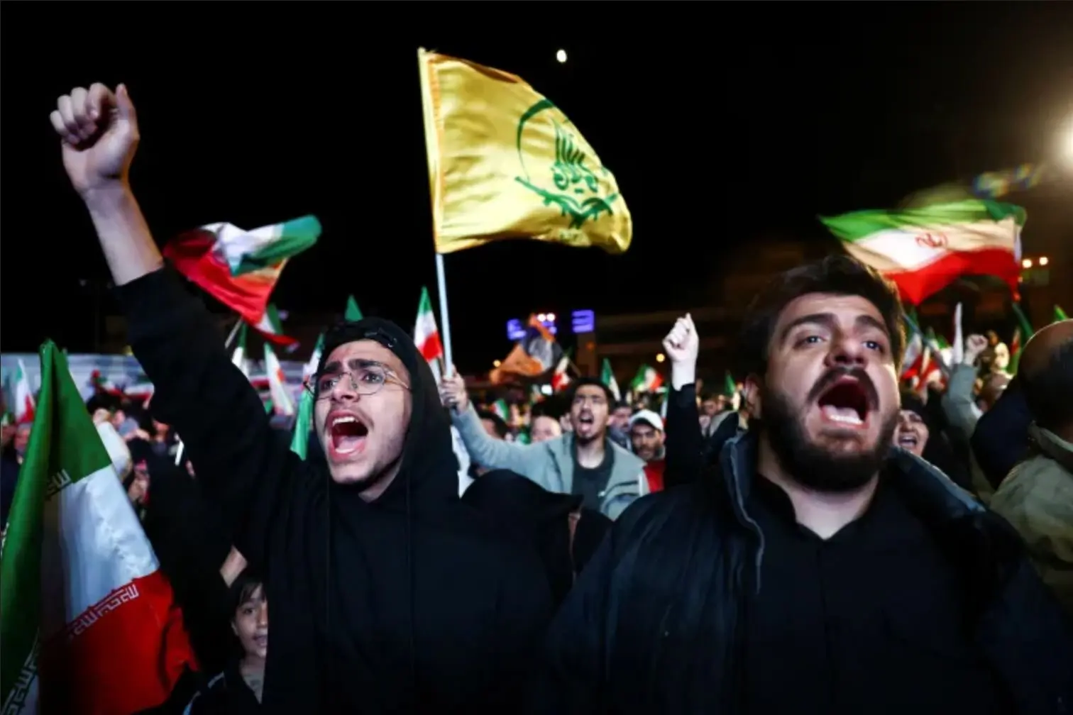 تصاویر رویترز از تجمع شبانه هم‌زمان با خبر آتش بس