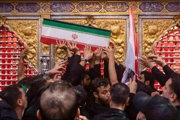 تصاویر؛ تشییع پیکر رهبر شهید در حرم حضرت عباس(ع)