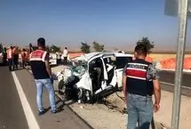 نصف شدن خودرو پس از برخورد شدید با درخت