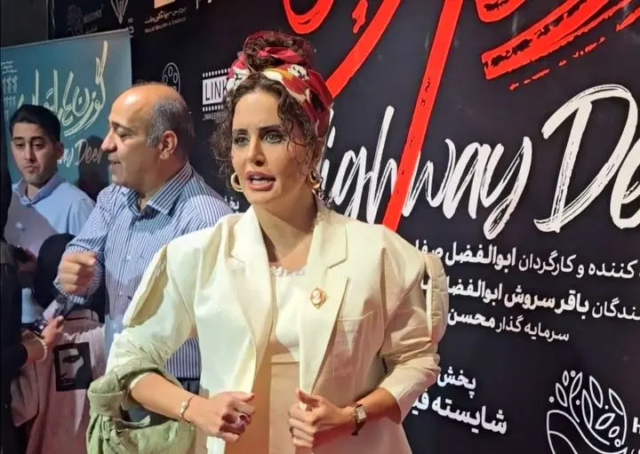 تیپ و استایل الناز شاکردوست در اکران «گوزن‌های  اتوبان» 