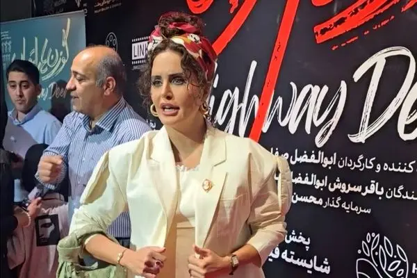 تیپ و استایل الناز شاکردوست در اکران «گوزن‌های  اتوبان» 