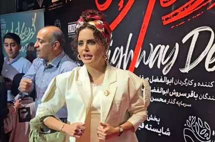 تیپ و استایل الناز شاکردوست در اکران «گوزن‌های  اتوبان» 