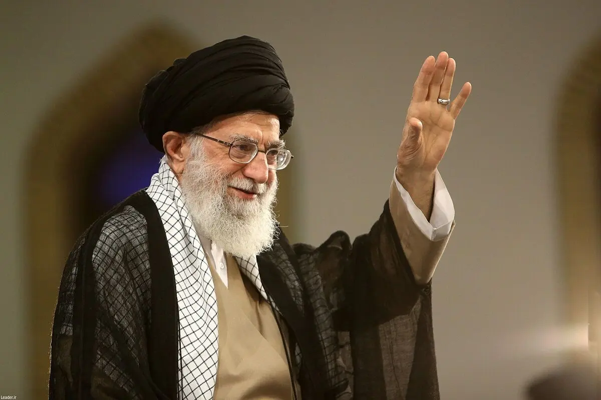 پیکر رهبر شهید به خاک سپرده شد
