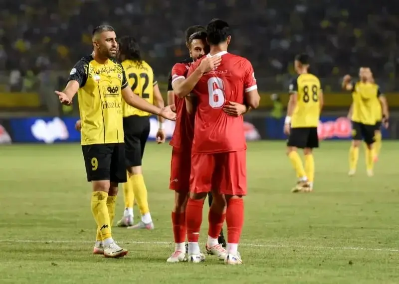 پرسپولیس با خوش شانسی سپاهان را شکست داد

