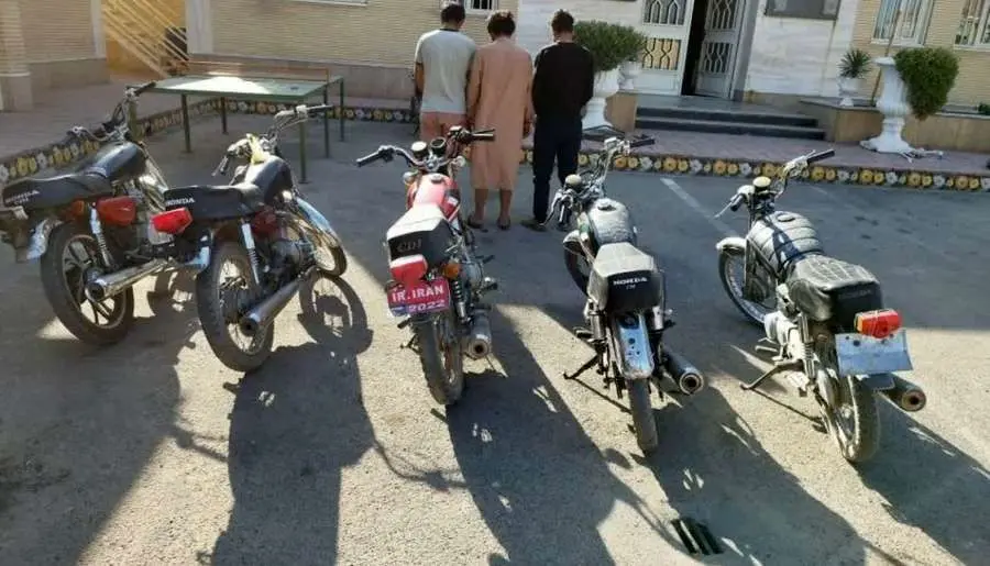 سلاخی موتورسیکلت‌های سرقتی درطبقه سوم آپارتمان!
