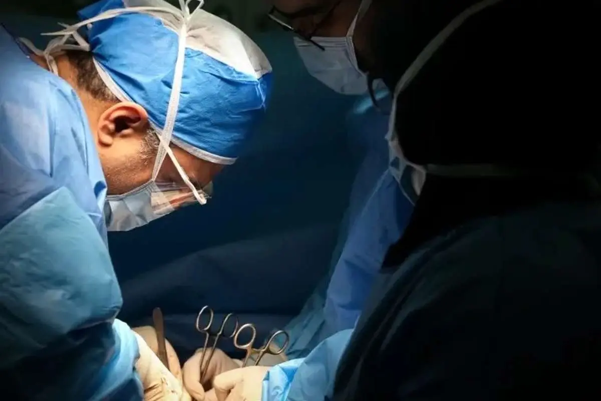 خروج ۹۰ بسته مواد مخدر از معده و روده یک بیمار در کرج
